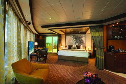 Norwegian Pearl The Haven Deluxe Owner's Suite with Large Balcony