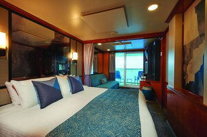 Norwegian Pearl Aft-Facing Club Balcony Suite