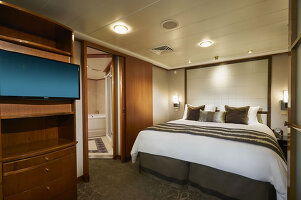 Norwegian Sun Owner's Suite with Large Balcony