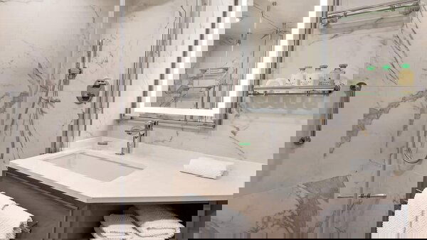 Oceania Riviera Cabin Image