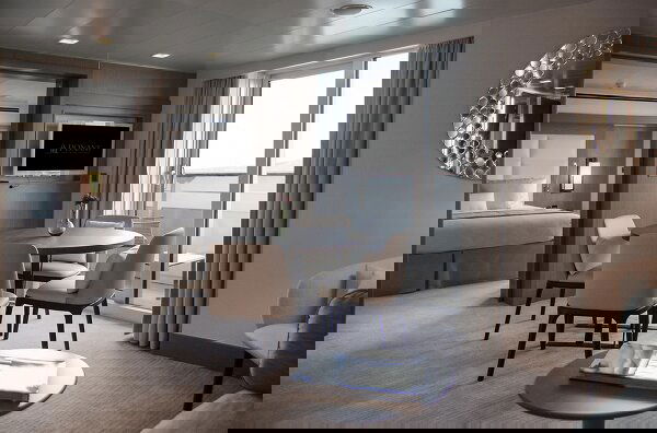 L'Austral Cabin Image