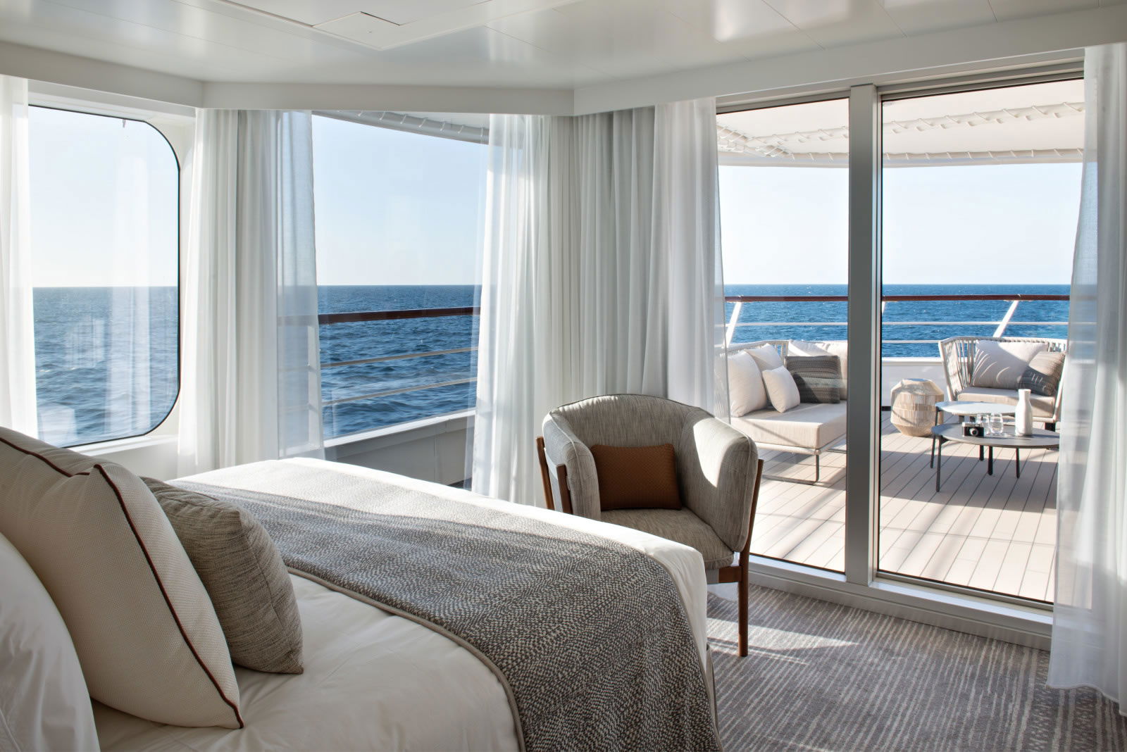 Le Champlain | Reviews, Deckplans & Cruise Schedule | Ponant