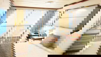 Royal Princess Deluxe Balcony Stateroom (Obstructed)