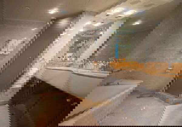 Seven Seas Mariner Cabin Image