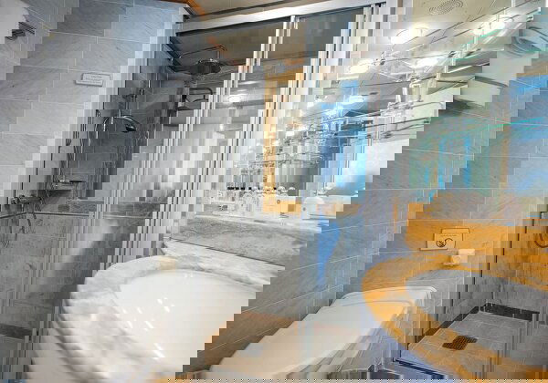 Seven Seas Mariner Cabin Image