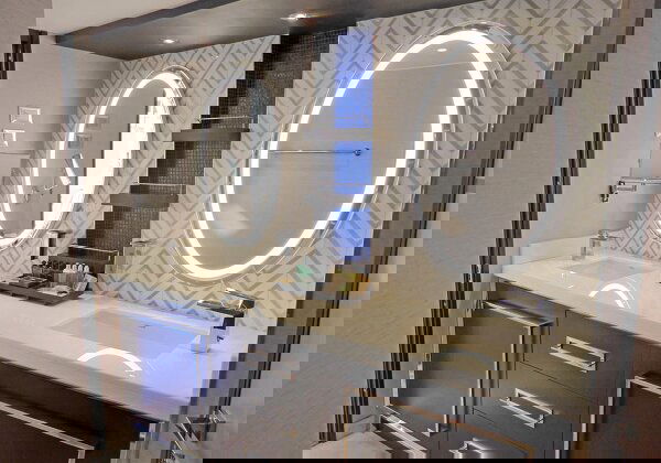 Seven Seas Splendor Cabin Image