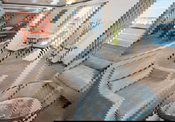 Seven Seas Voyager Cabin Image