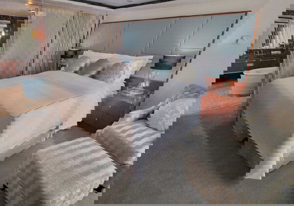 Seven Seas Voyager Cabin Image