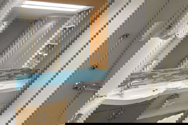 Allure of the Seas Cabin Image