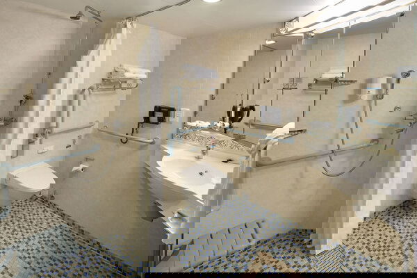 Freedom of the Seas Cabin Image