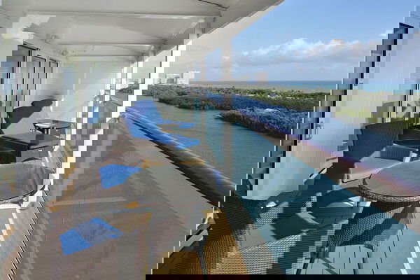 Freedom of the Seas Cabin Image