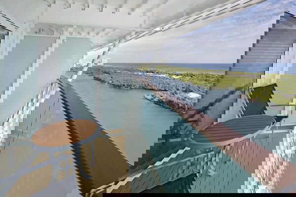 Freedom of the Seas Cabin Image