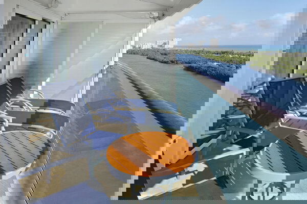 Freedom of the Seas Cabin Image