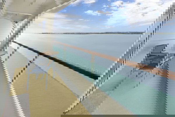 Grandeur of the Seas Cabin Image