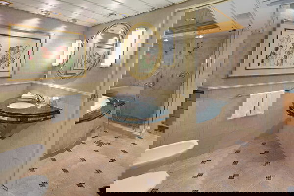 Grandeur of the Seas Cabin Image