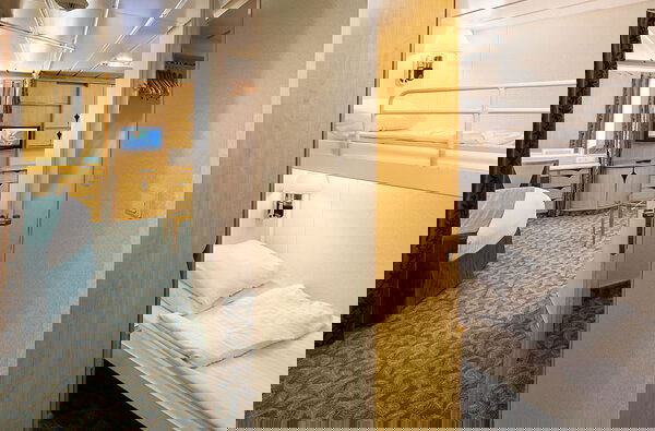 Independence of the Seas Cabin Image