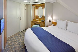 Jewel of the Seas Ocean View Suite - 2 Bedroom (No Balcony)