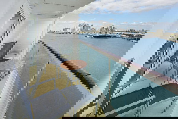 Navigator of the Seas Cabin Image