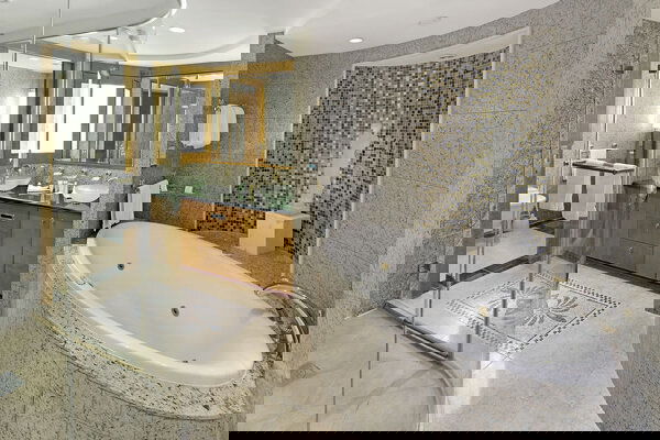 Radiance of the Seas Cabin Image