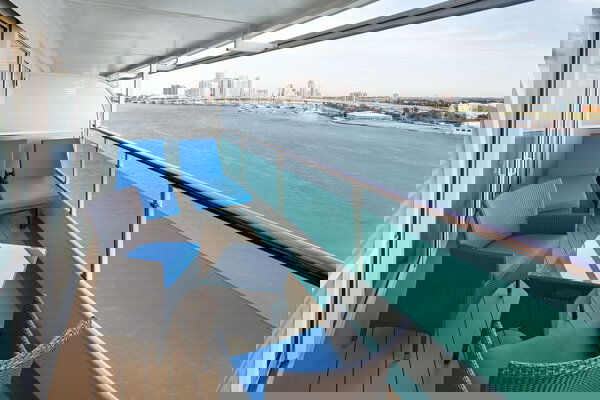 Vision of the Seas Cabin Image