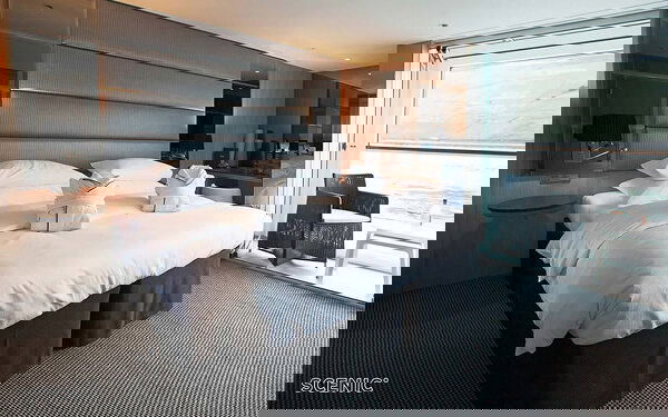 Scenic Crystal Cabin Image