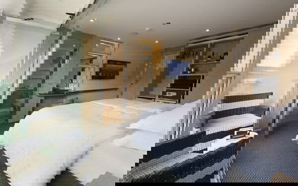 Scenic Amber Cabin Image