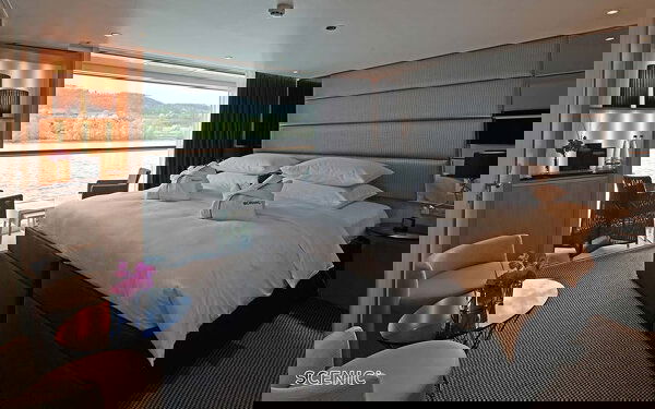 Scenic Pearl Cabin Image