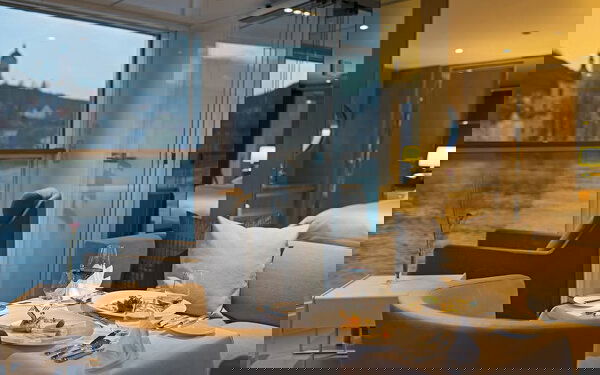 Scenic Pearl Cabin Image