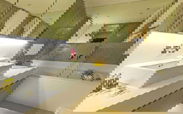 Scenic Sapphire Cabin Image