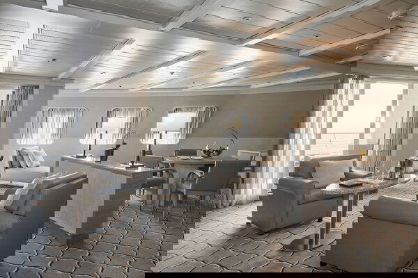 Silver Cloud Cabin Image