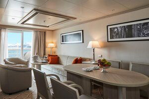 Silver Cloud Medallion Suite