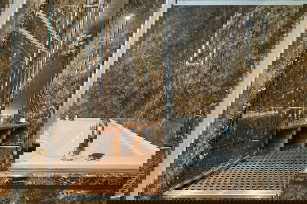 Silver Cloud Cabin Image