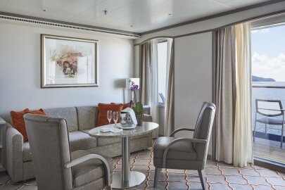 Silver Shadow Medallion Suite