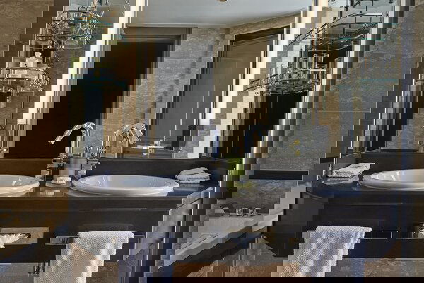 Silver Shadow Cabin Image