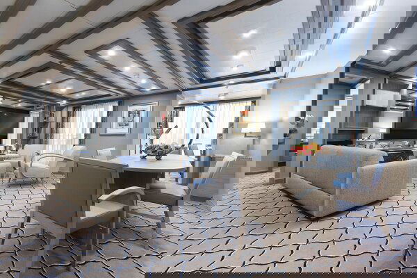 Silver Spirit Cabin Image