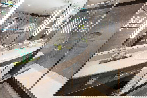 Silver Spirit Cabin Image