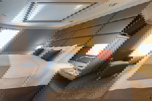 Silver Spirit Cabin Image