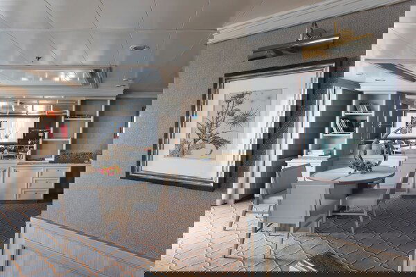 Silver Spirit Cabin Image