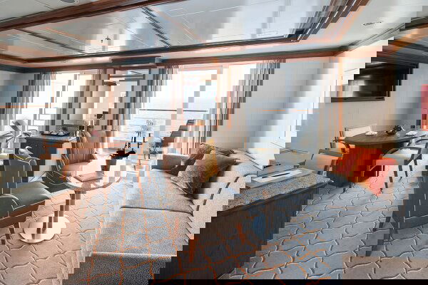 Silver Spirit Cabin Image