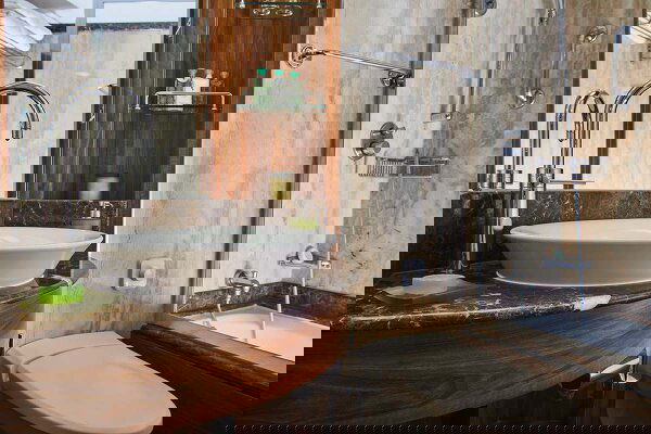 Silver Wind Cabin Image