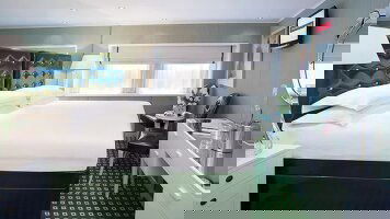 Trafalgar Verity Deluxe Stateroom