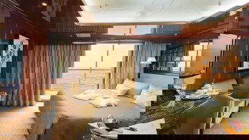 MS Caledonian Sky Deluxe Balcony Suite