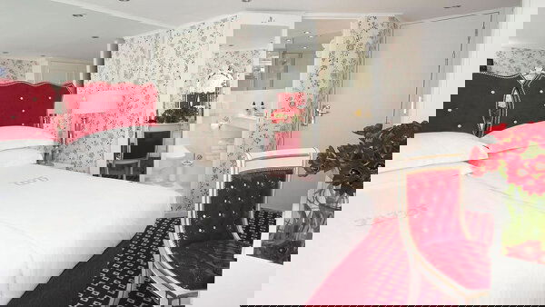 River Queen Cabin Image