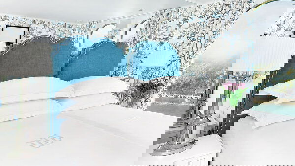 River Queen Cabin Image