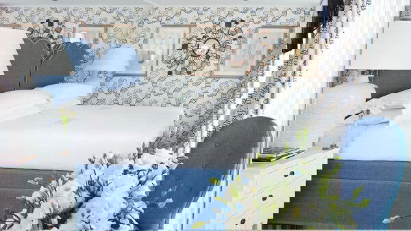 River Queen Cabin Image