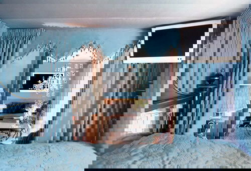 S.S. Antoinette Cabin Image