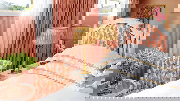 S.S. Antoinette Classic Stateroom