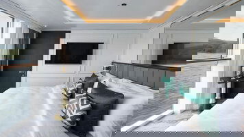 S.S. Elisabeth French Balcony