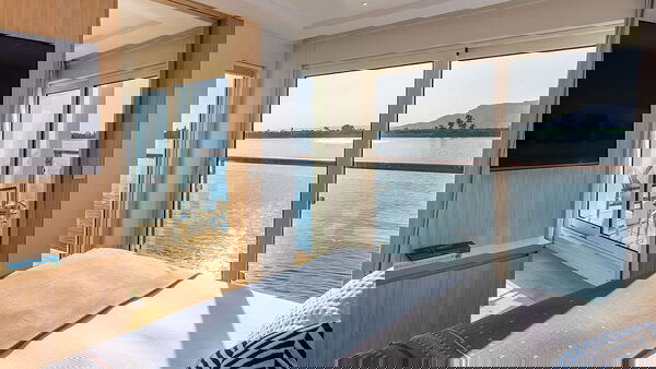 Viking Sobek Cabin Image