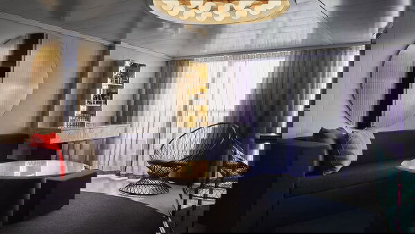 Brilliant Lady Cabin Image